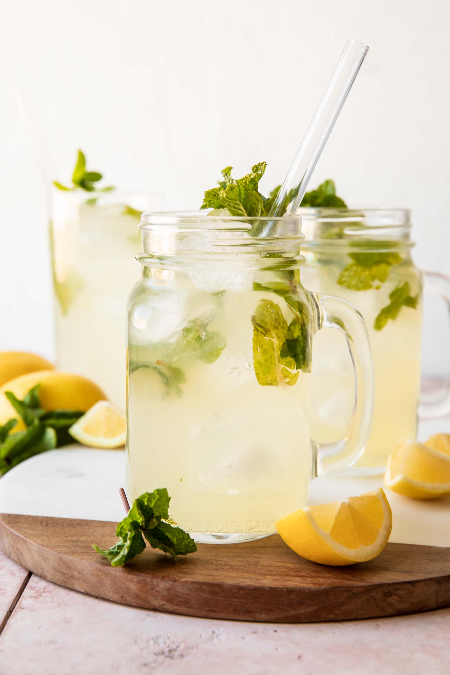 Refreshing Mint Lemonade (Easy Recipe!) Desserts & Drinks