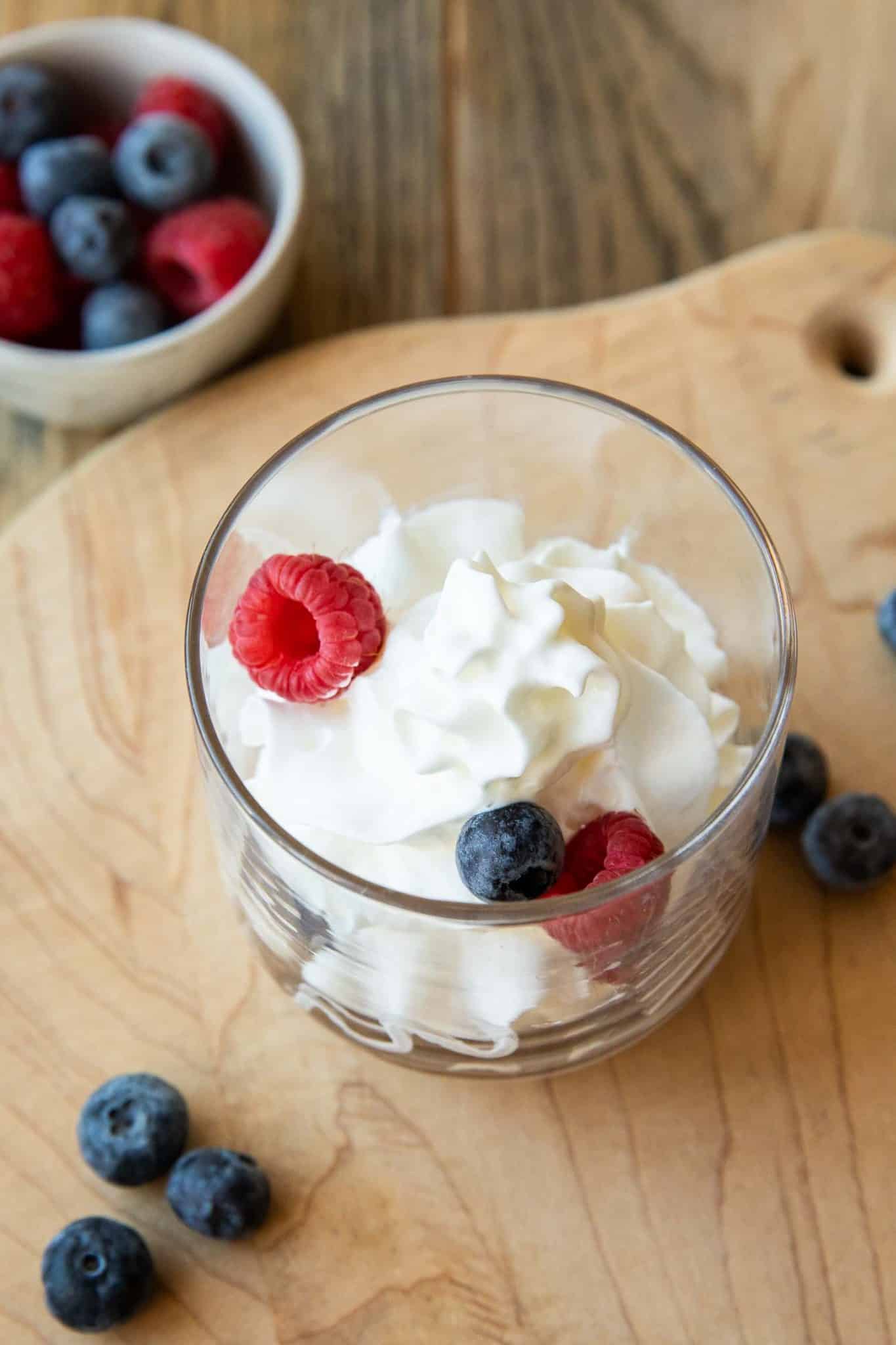 Mascarpone Whipped Cream (Easy Recipe) Desserts & Drinks