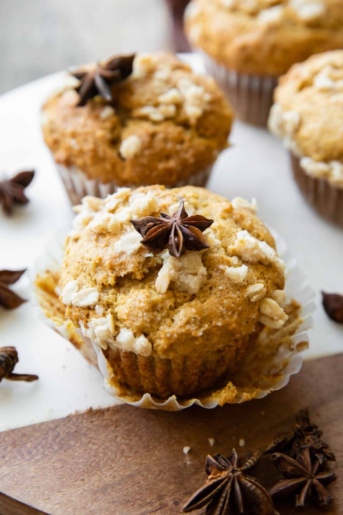 One-bowl pumpkin banana muffins recipe with streusel