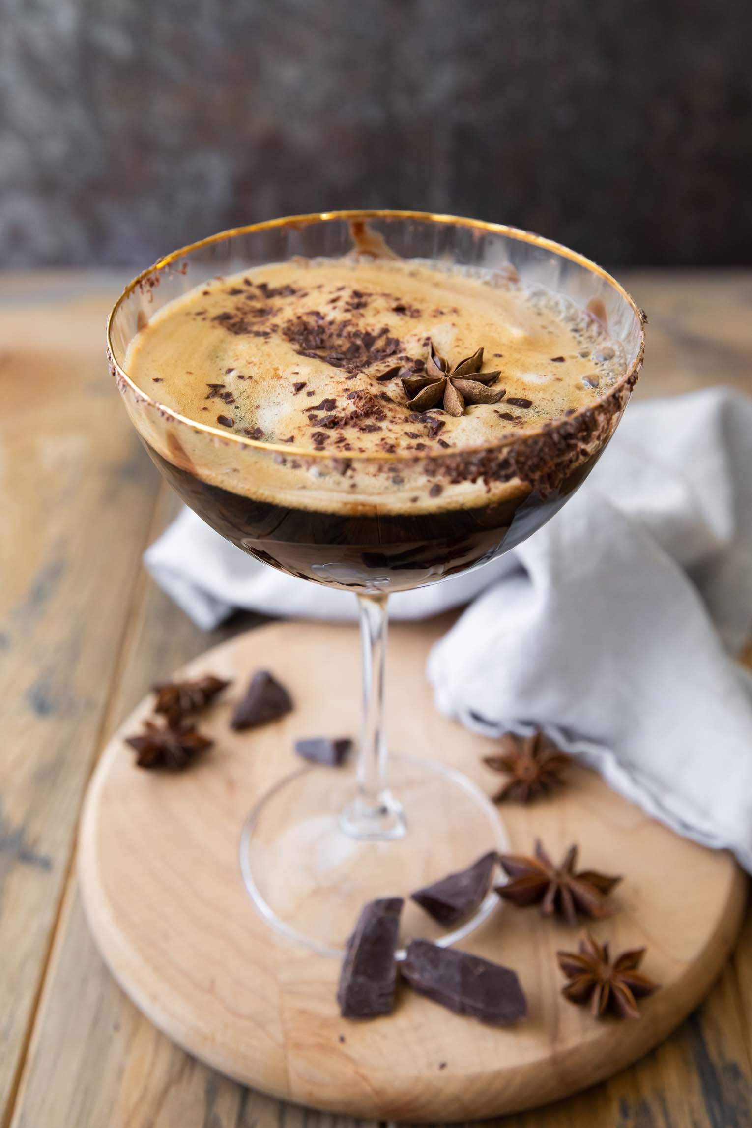 https://dessertsanddrinks.com/wp-content/uploads/2023/11/Chocolate-Espresso-Martini-5.jpg
