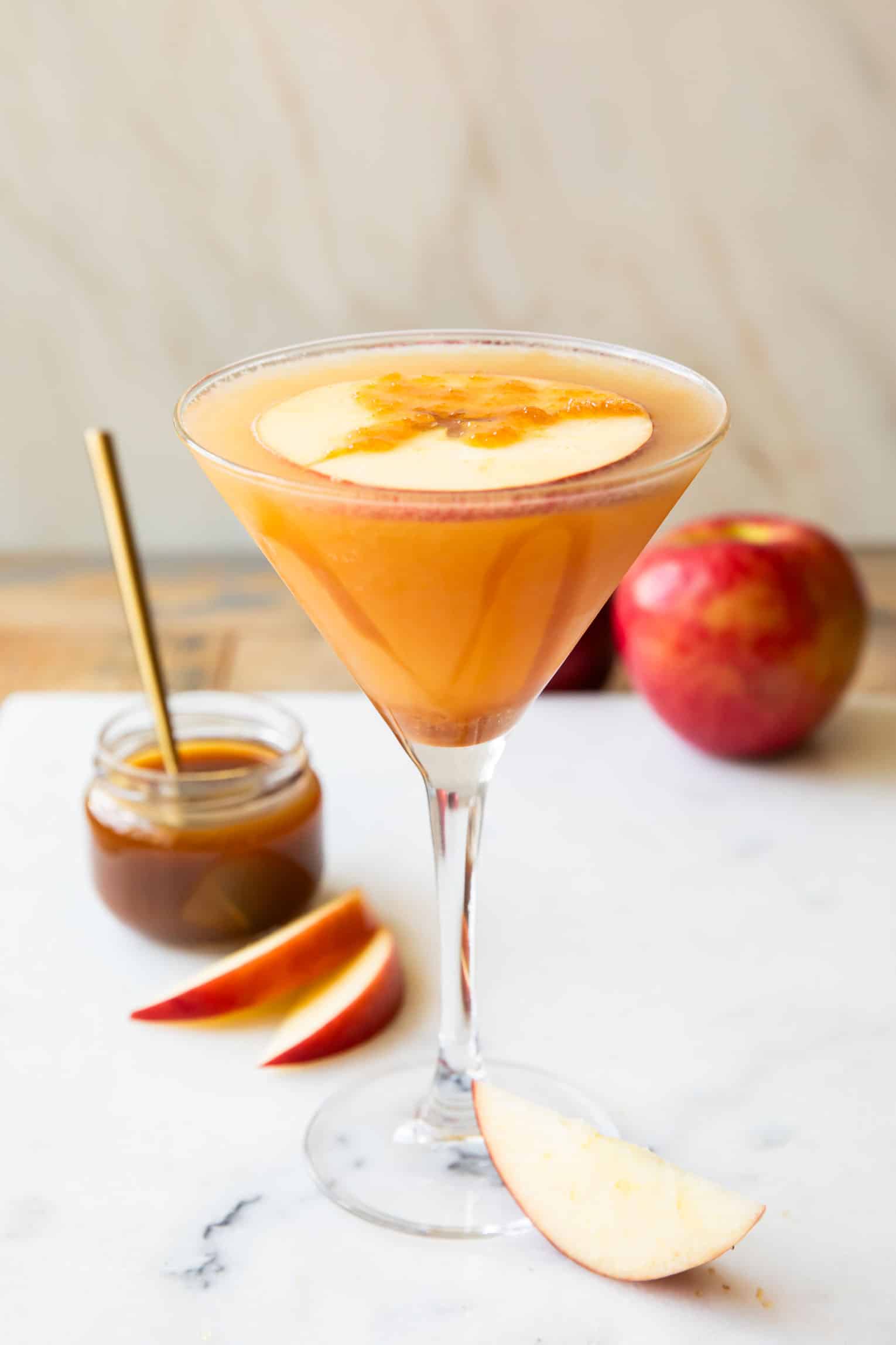 Caramel Apple Martini (Easy Fall Cocktail!) - Desserts &amp; Drinks