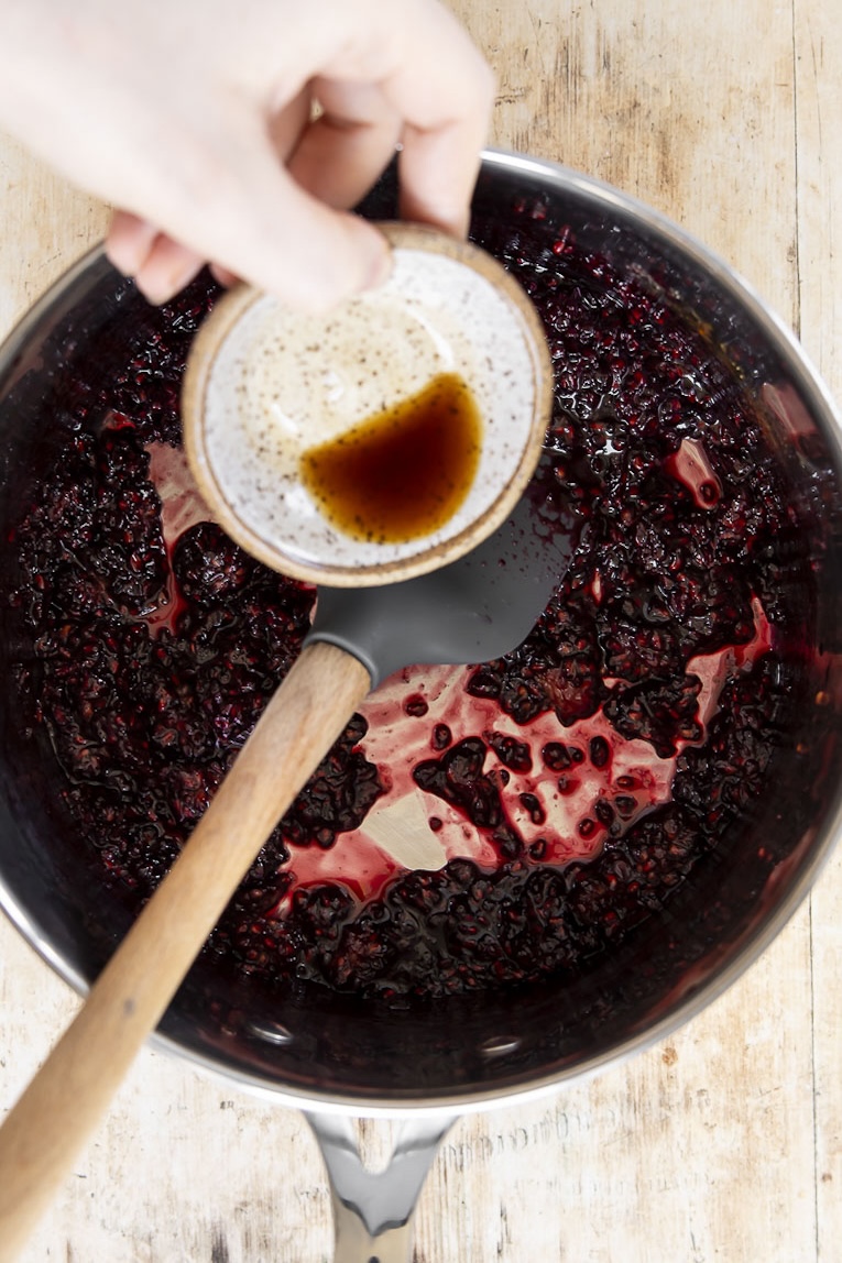 Easy Blackberry Compote (Under 30 Minutes!) - Desserts & Drinks